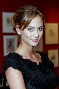 740full-nora-arnezeder-2.jpg