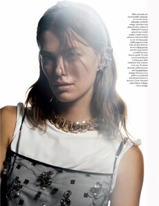 2021-11-27 - Elle Italia-14.jpg