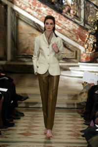 762897611_RalphRucci2003HauteCouture3.thumb.jpg.592575e1258b229920ebec860765e9fa.jpg