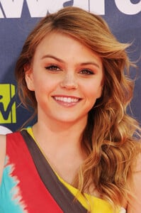 Aimee+Teegarden+2011+MTV+Movie+Awards+Arrivals+oHKWvs6hajax.jpg