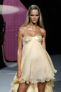 805417896_Versace2007WomenRTW158.thumb.jpg.e9d8e4bb5682d03a4bd5ea450ddea1c1.jpg