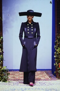 811373699_christian-lacroix-couture-fall-1996(8).thumb.jpg.48a4db93070fcb99fd79b3165bf5c8a7.jpg