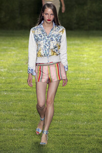 813046569_PaulSmith2005WomenRTW86.thumb.jpg.3d1d58e5268383af7be95e04d5aede02.jpg