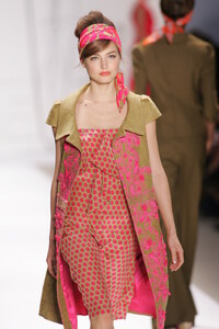 815573272_NanetteLepore2008WomenRTW130.thumb.jpg.a3b06642a4c382bd75846694e2c71ef2.jpg