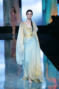 828544182_ElieSaab2005HauteCouture12.thumb.jpg.439ad2064c9e9cda2b711b17afc665cf.jpg