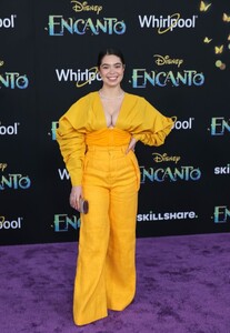 Auli+Cravalho+Disney+Studios+Los+Angeles+Premiere+rFVg4XJJHP7x.jpeg