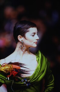 831316053_christian-lacroix-couture-fall-1996(20).thumb.jpg.fee2efb5a0ab992baf35f410f3540db0.jpg