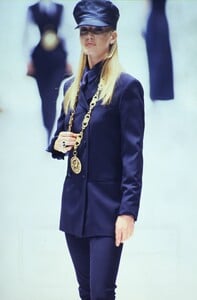 831331572_karen(2).thumb.jpg.31dde08b07ed6399ed9e26ad77540feb.jpg