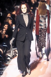 865686606_JeanPaulGaultier1996WomenRTW103.thumb.jpg.c2c48b8ae3d4d7e43d75a8f974383fb7.jpg