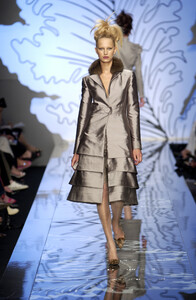 894360322_Valentino2001HauteCouture39.thumb.jpg.edeea85770049faa3a8659ca7360a6fd.jpg