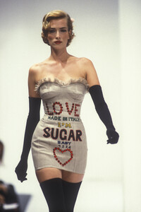 90855903_DolceGabbanaSpring19927.thumb.jpg.c1a6fc2e873d0313c61c99a1139b7071.jpg