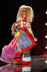 908910969_ChristianDior2001HauteCouture108.thumb.jpg.d15500005c68ebddcca7cf690d35613e.jpg