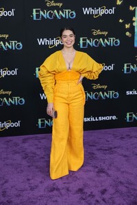 Auli+Cravalho+Disney+Studios+Los+Angeles+Premiere+4MmxGsToPOkx.jpeg