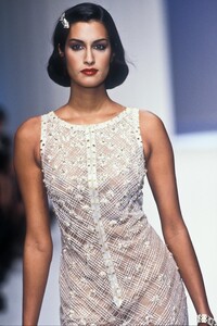 91316322_Valentino1995WomenRTW100.thumb.jpg.f4c7104d7607d3454de802d004e8870a.jpg