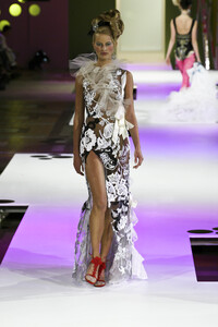 920390024_ChristianLacroix2004HauteCouture242.thumb.jpg.f847d36bf06f2587805c0f13fcb11f26.jpg