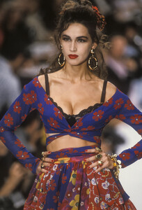 928892669_CompliceSpring19922.thumb.jpg.fc285720a7c1c025d627ef5e01fee873.jpg