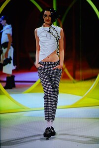 933106491_JOHN-GALLIANO-SPRING-2000-CATWALK-ARCHIVES(3).thumb.jpg.b173ba2bdd9af73241e689e06f8e8ccb.jpg