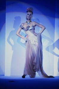 966386104_THIERRY-MUGLER-HC-FALL-1995(13).thumb.jpg.5375a99c4646d712c41ca8f56298e05a.jpg