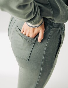 971070_Khaki-Green_Model_Detail_2.jpg