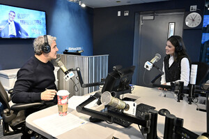 Hailee+Steinfeld+Hailee+Steinfeld+Visits+SiriusXM+4h_vtujvxzfx.jpeg