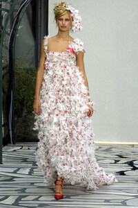 981998659_Chanel2003HauteCouture161.thumb.jpg.8f30ffc9b4a14b9b40112f4fc12a95c6.jpg