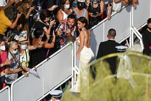 Adele+Exarchopoulos+OSS+117+Africa+Love+Final+OTnuMQEJ7gZx.jpg