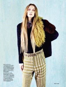 Alana_Zimmer_by_Ben_Toms_(Moscow_Laughs_-_Vogue_Russia_August_2011)_5.thumb.jpg.9e831ef4275eb51330bf3c8495594e32.jpg