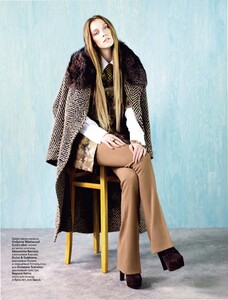 Alana_Zimmer_by_Ben_Toms_(Moscow_Laughs_-_Vogue_Russia_August_2011)_9.thumb.jpg.db357fc707dd1ae0a877d82e12f9f846.jpg