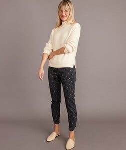 Allison_Pant_Black_Queen_of_Hearts_Print40976-Final_Web.thumb.jpg.2bd7a5d09dfa7876ecaf9974f1ccf3ff.jpg