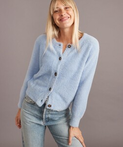 Arielle_Cardigan_Blue_Heron39457-Final_Web.thumb.jpg.d1f536e933681c34f080ba26bd1f00ee.jpg