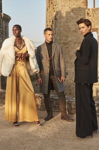 Banana-Republic-Holiday-2021-Ad-Campaign-The-Impression-032-scaled.jpg
