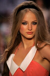 Betsey-Johnson-SS2006-10.jpg