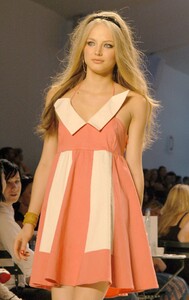 Betsey-Johnson-SS2006-12.jpg