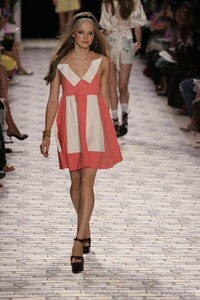 Betsey-Johnson-SS2006-14.jpg