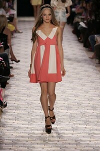 Betsey-Johnson-SS2006-15.jpg