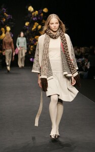 Betty-Jackson-FW2005-01.jpg