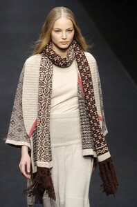 Betty-Jackson-FW2005-03.jpg