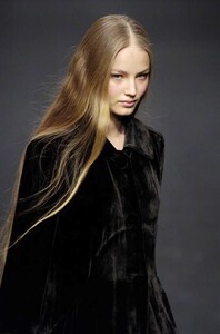 Betty-Jackson-FW2005-14.jpg