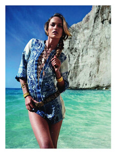 Buchet_Vogue_Paris_June_July_2011_05.thumb.jpg.0d03fdfa7d8ea21d25b6aca204c0fc47.jpg