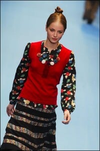 Cacharel-FW2005-08.jpg