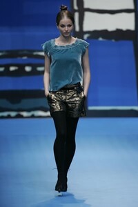 Cacharel-FW2005-12.jpg