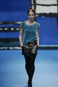 Cacharel-FW2005-13.jpg