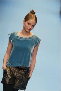 Cacharel-FW2005-15.jpg