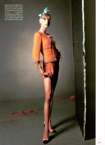 Charme_Meisel_Vogue_Italia_March_1994_06.png.686b339d77454b8c2cbf30a4951f3cd0.thumb.png.35b990ab8f0f63a42a76c44f76693ea4.png