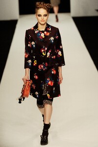 Clements-Ribeiro-FW2005-04.jpg