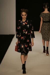 Clements-Ribeiro-FW2005-05.jpg