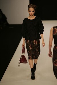 Clements-Ribeiro-FW2005-13.jpg