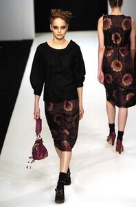 Clements-Ribeiro-FW2005-17.jpg