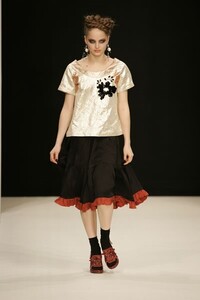 Clements-Ribeiro-FW2005-24.jpg