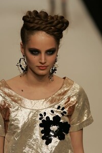 Clements-Ribeiro-FW2005-25.jpg